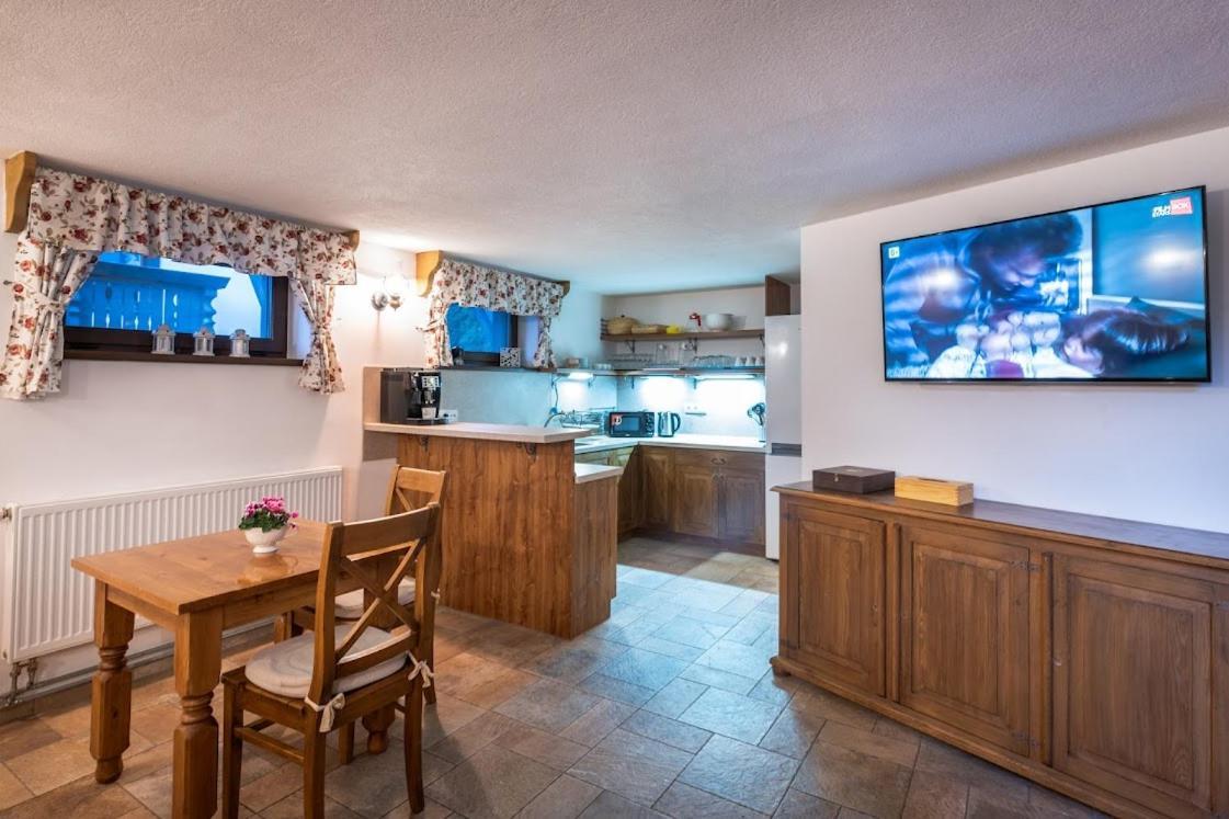 Apartmanovy Dom Vila Maros Pavcina Lehota  Ngoại thất bức ảnh